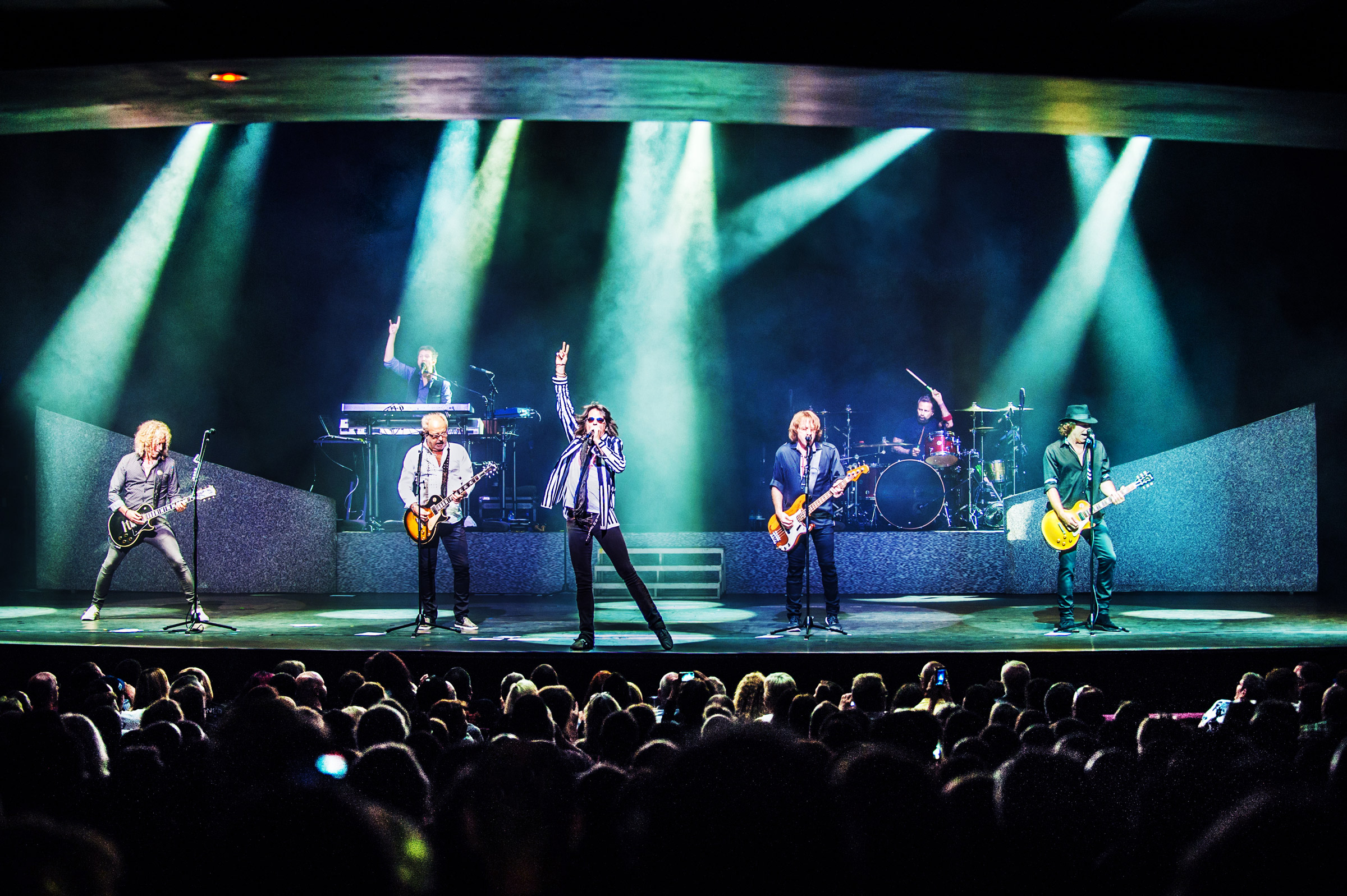 Foreigner live
